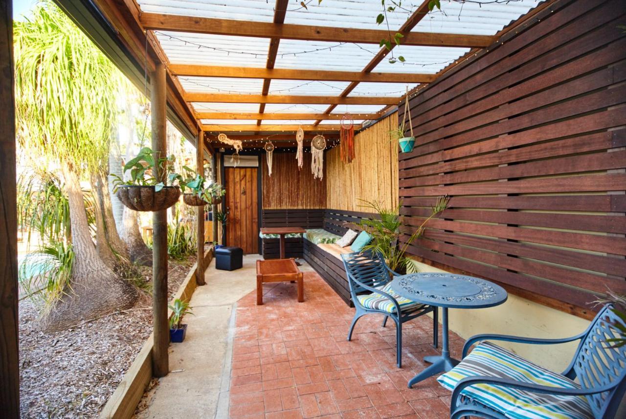Ozzie Pozzie Backpackers Vandrarhem Port Macquarie Exteriör bild