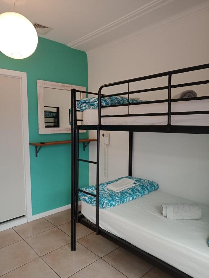 Ozzie Pozzie Backpackers Vandrarhem Port Macquarie Exteriör bild