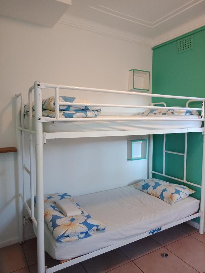 Ozzie Pozzie Backpackers Vandrarhem Port Macquarie Exteriör bild