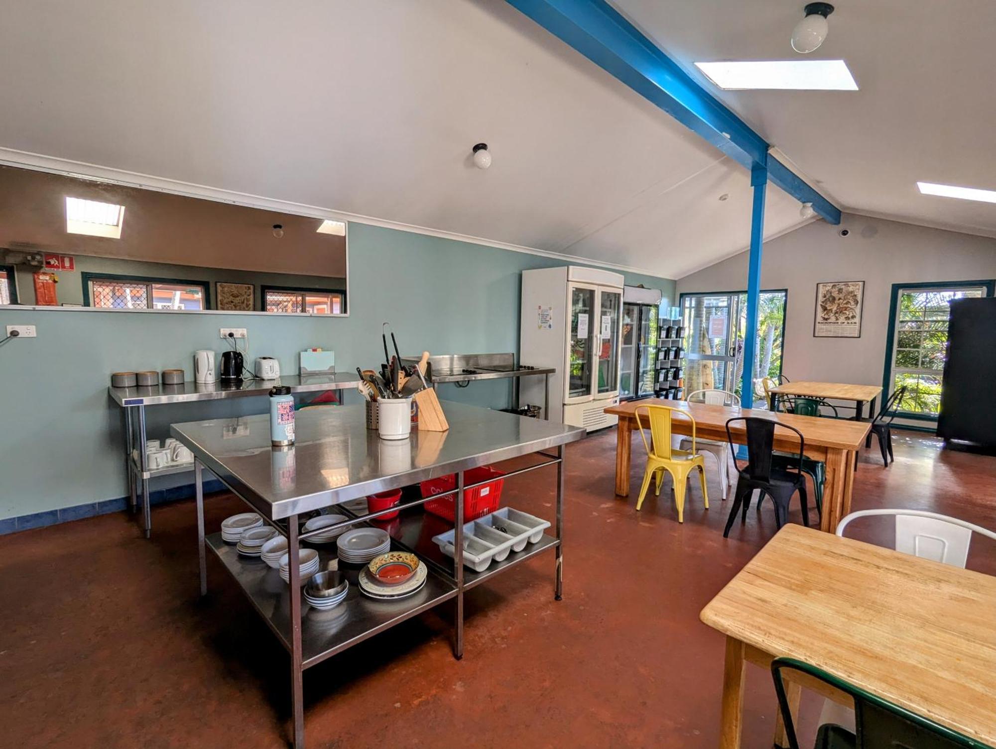 Ozzie Pozzie Backpackers Vandrarhem Port Macquarie Exteriör bild
