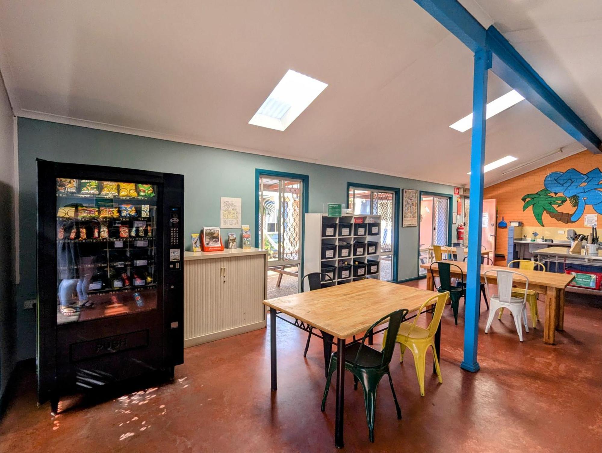 Ozzie Pozzie Backpackers Vandrarhem Port Macquarie Exteriör bild