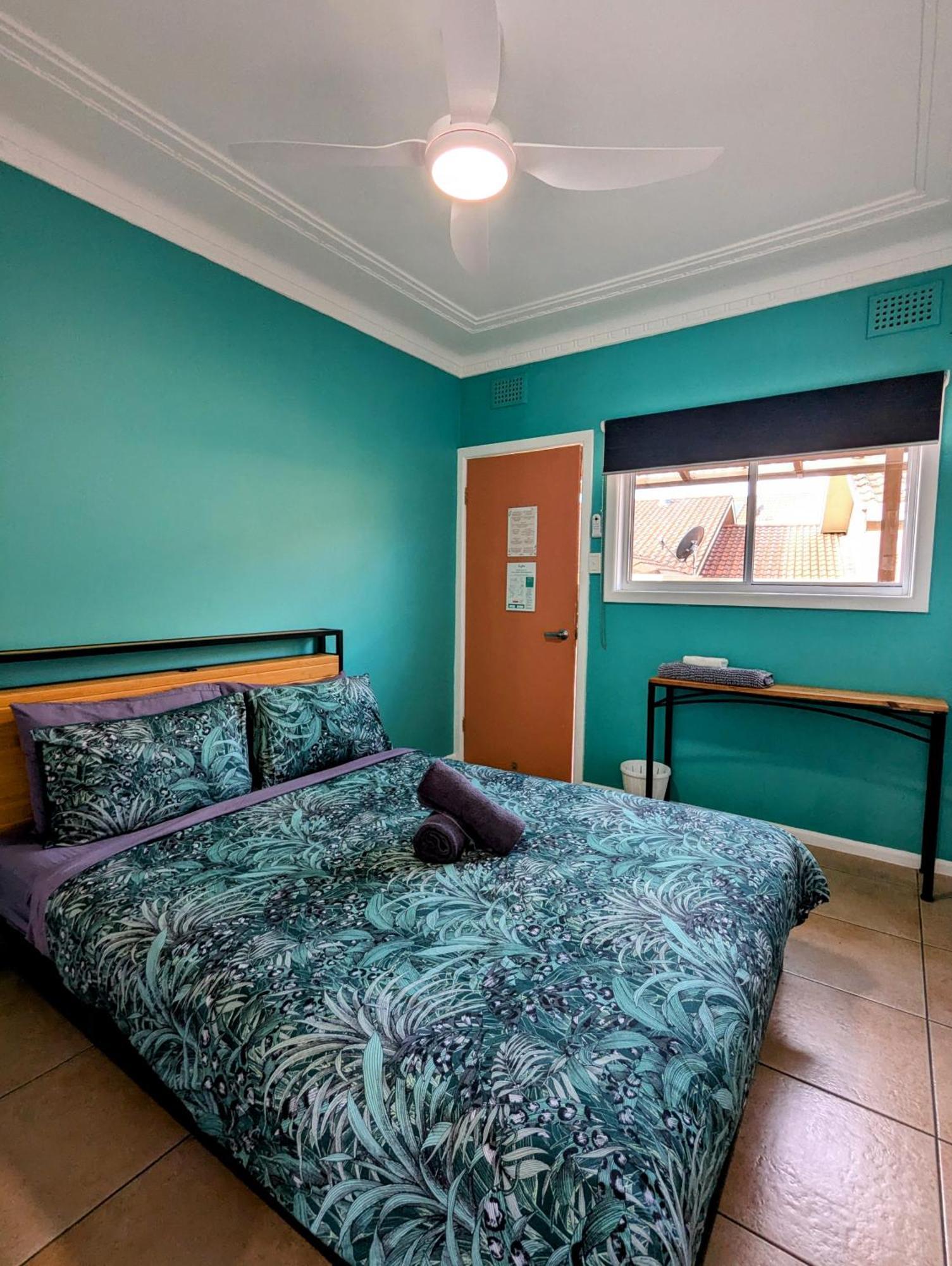 Ozzie Pozzie Backpackers Vandrarhem Port Macquarie Exteriör bild