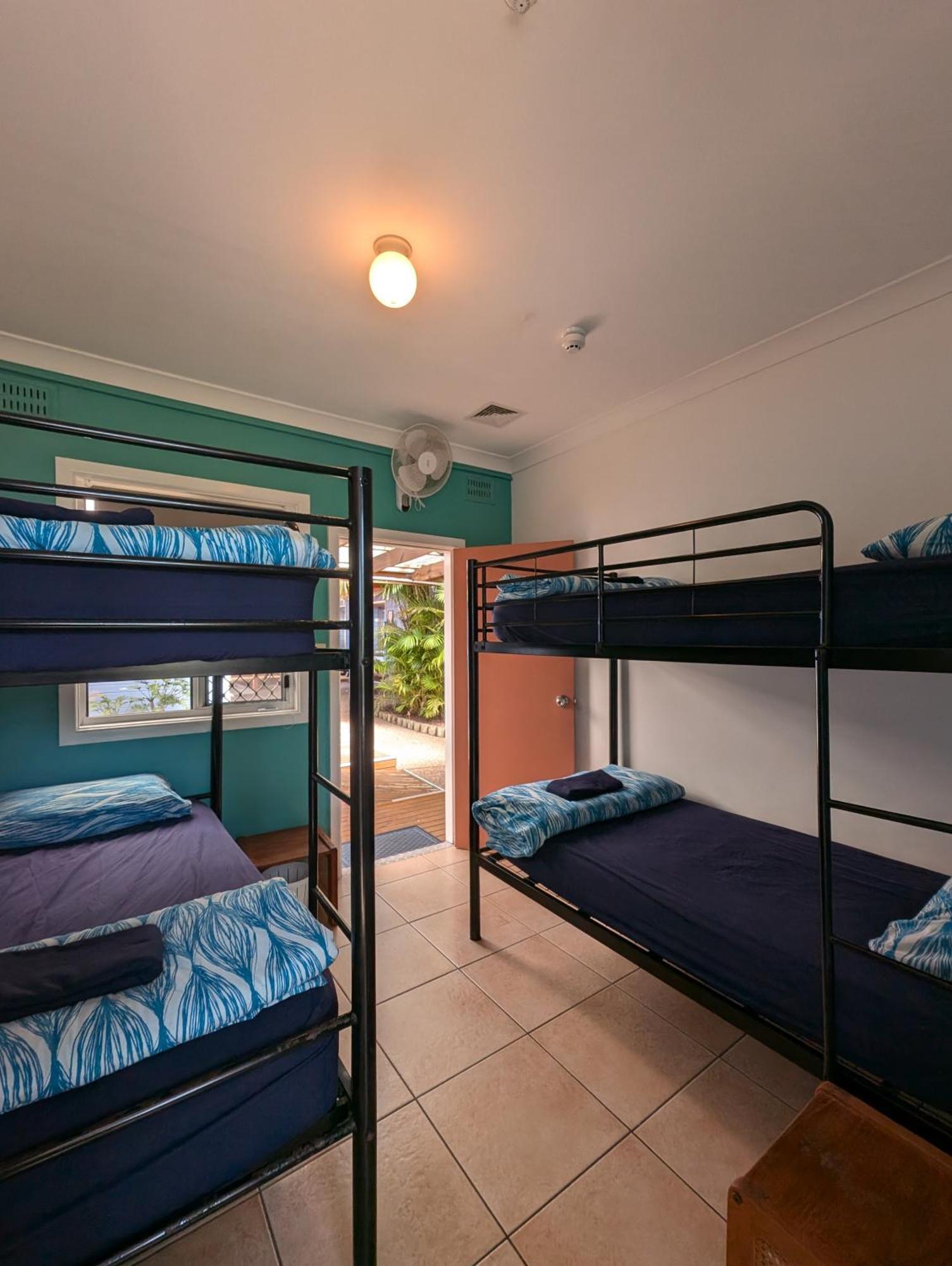 Ozzie Pozzie Backpackers Vandrarhem Port Macquarie Exteriör bild