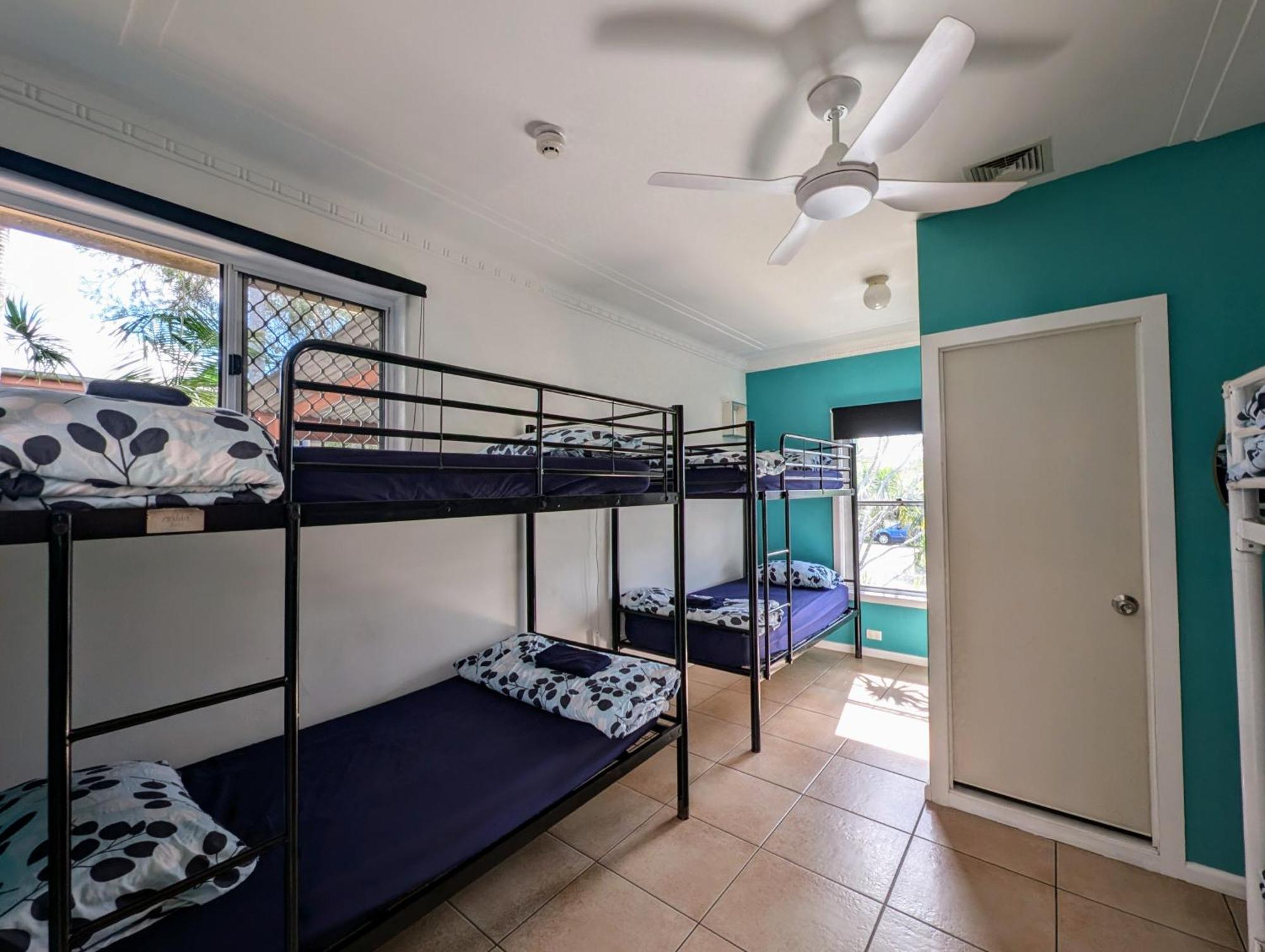 Ozzie Pozzie Backpackers Vandrarhem Port Macquarie Exteriör bild