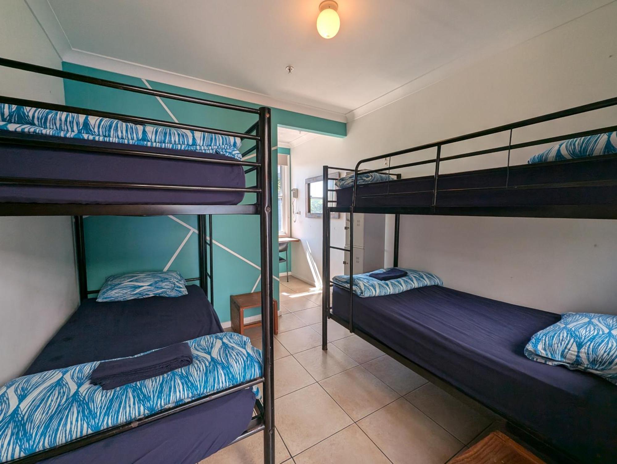 Ozzie Pozzie Backpackers Vandrarhem Port Macquarie Exteriör bild