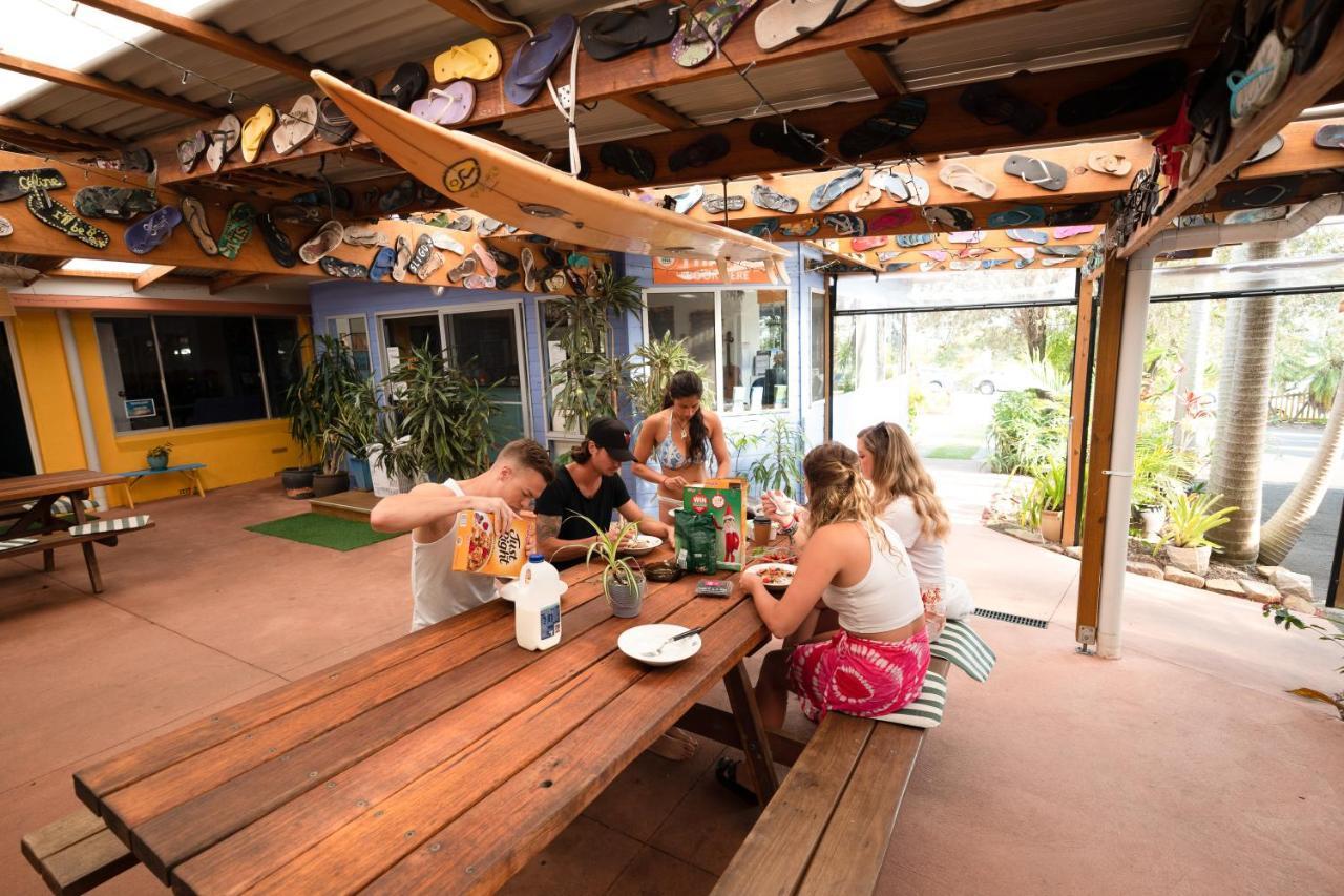 Ozzie Pozzie Backpackers Vandrarhem Port Macquarie Exteriör bild